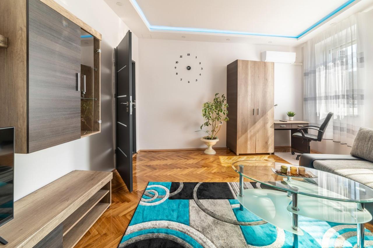 Ro-Land Vendeghaz Appartement Miskolc Buitenkant foto